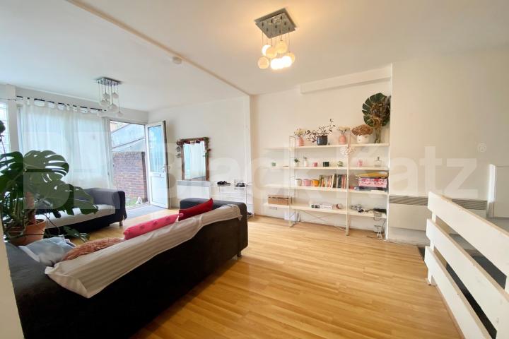 Duplex apartment in Mid-Century development  Longshore, Deptford